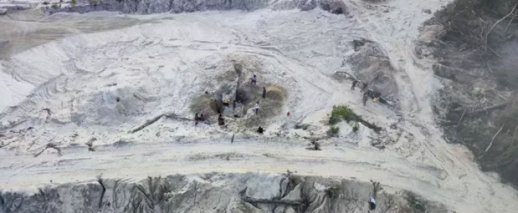 Agentes do Ibama entram em confronto armado com garimpeiros ilegais em Terra Indígena de Mato Grosso considerada a mais devastada do Brasil. Agentes do Ibama entram em confronto armado com garimpeiros ilegais em Terra Indígena de Mato Grosso considerada a mais devastada do Brasil.