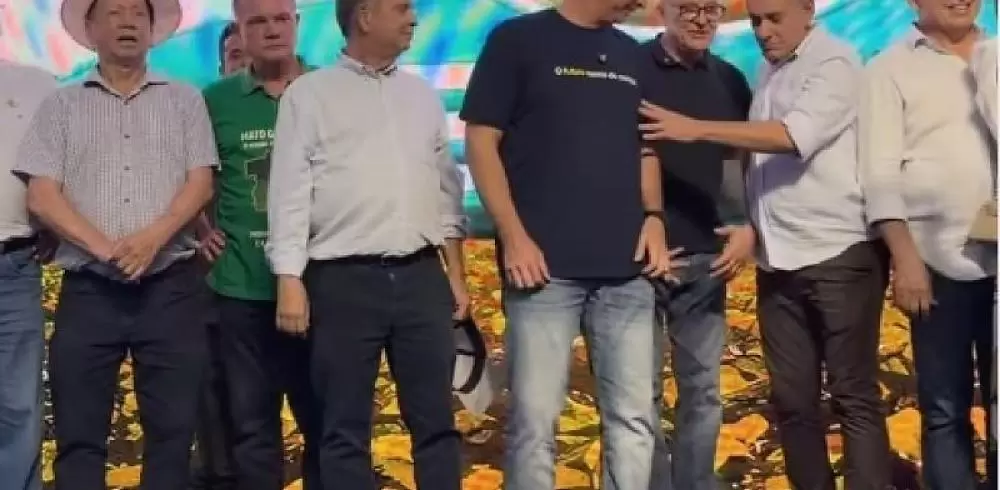  Após repasse milionário, Pivetta é ignorado em evento com Flávio Bolsonaro