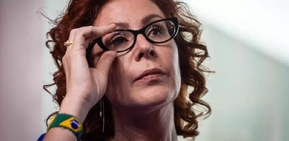  Câmara passa a contar faltas de Carla Zambelli e acelera cassação