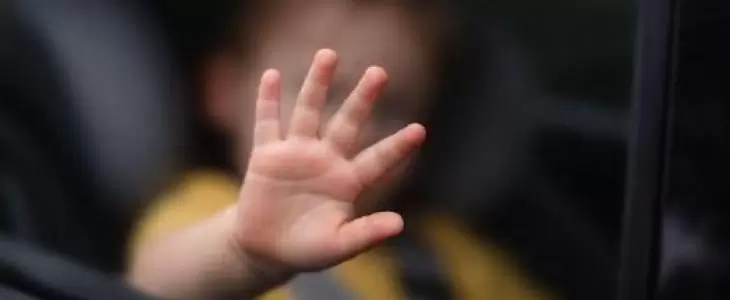  Criança é encontrada morta em carro após ser esquecida pelo pai