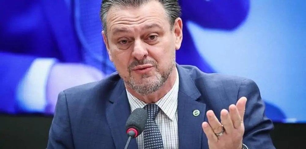  Fávaro diz que Flávio Bolsonaro desrespeita produtores ao atacar mistura de etanol