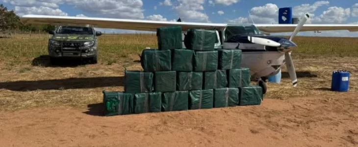 Força Aérea Brasileira intercepta aeronave e apreende mais de 1 tonelada de cocaína em Alto Garças (MT). Força Aérea Brasileira intercepta aeronave e apreende mais de 1 tonelada de cocaína em Alto Garças (MT).
