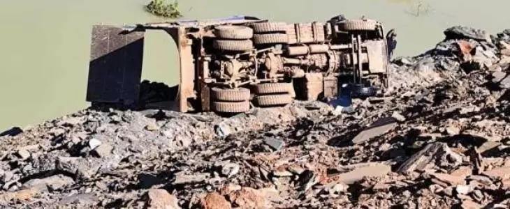  Garimpeiro morre soterrado após tombamento de caminhão