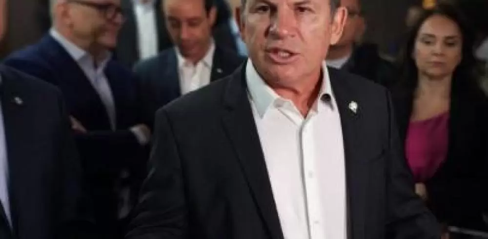  Governador nega irregularidade em acordo da Oi e descarta relação com família de Fábio Garcia