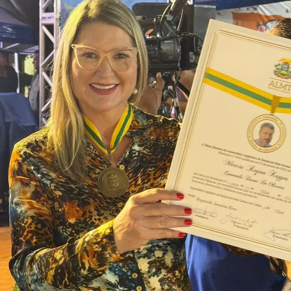  MÁRCIA KAPPES RECEBE COMENDA DANTE DE OLIVEIRA, UMA DAS MAIORES HONRARIAS DE MATO GROSSO