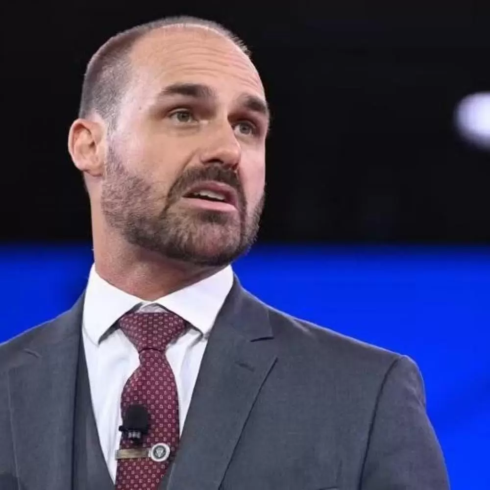  Nos EUA, Eduardo Bolsonaro diz ser perseguido e pede para exercer mandato de forma remota
