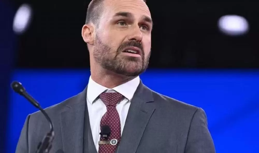  Nos EUA, Eduardo Bolsonaro diz ser perseguido e pede para exercer mandato de forma remota