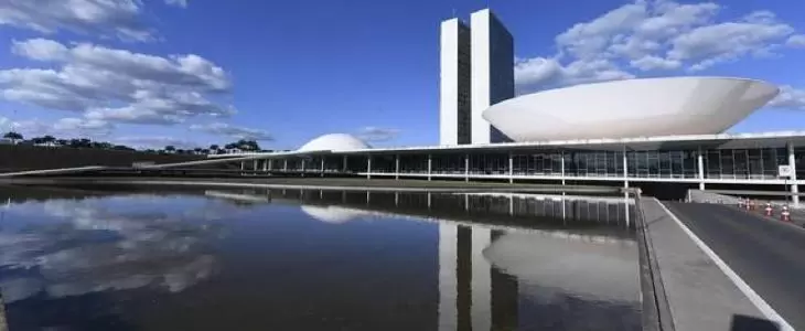  PEC que acaba com escala 6x1 segue travada no Senado