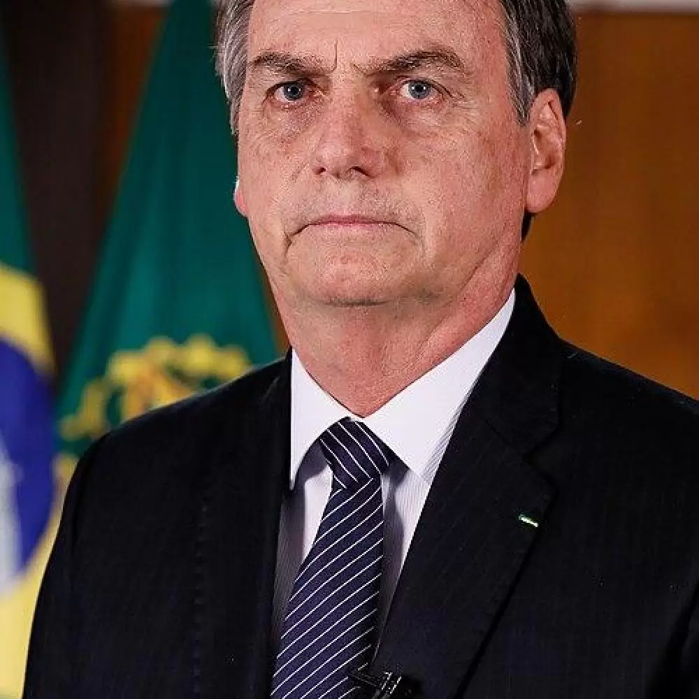  PL suspende funções e salário de Bolsonaro após perda dos direitos políticos