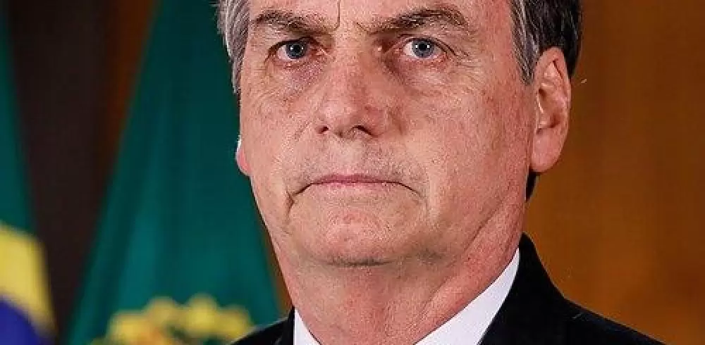  PL suspende funções e salário de Bolsonaro após perda dos direitos políticos