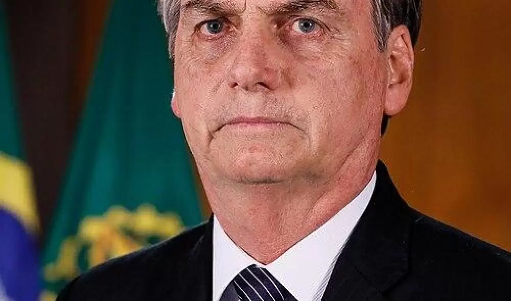  PL suspende funções e salário de Bolsonaro após perda dos direitos políticos