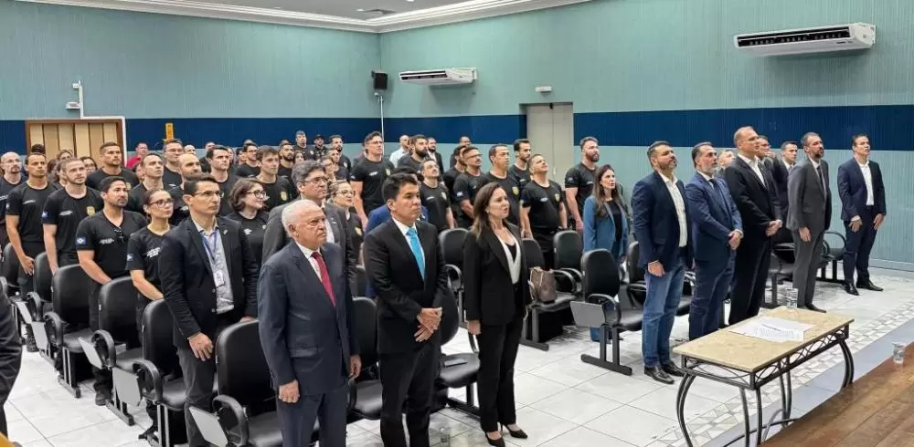 Polícia Civil empossa 36 novos servidores nos cargos de delegado, escrivão e investigador Polícia Civil empossa 36 novos servidores nos cargos de delegado, escrivão e investigador