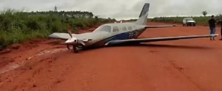  Pouso forçado deixa avião destruído após falha no motor no interior de MT