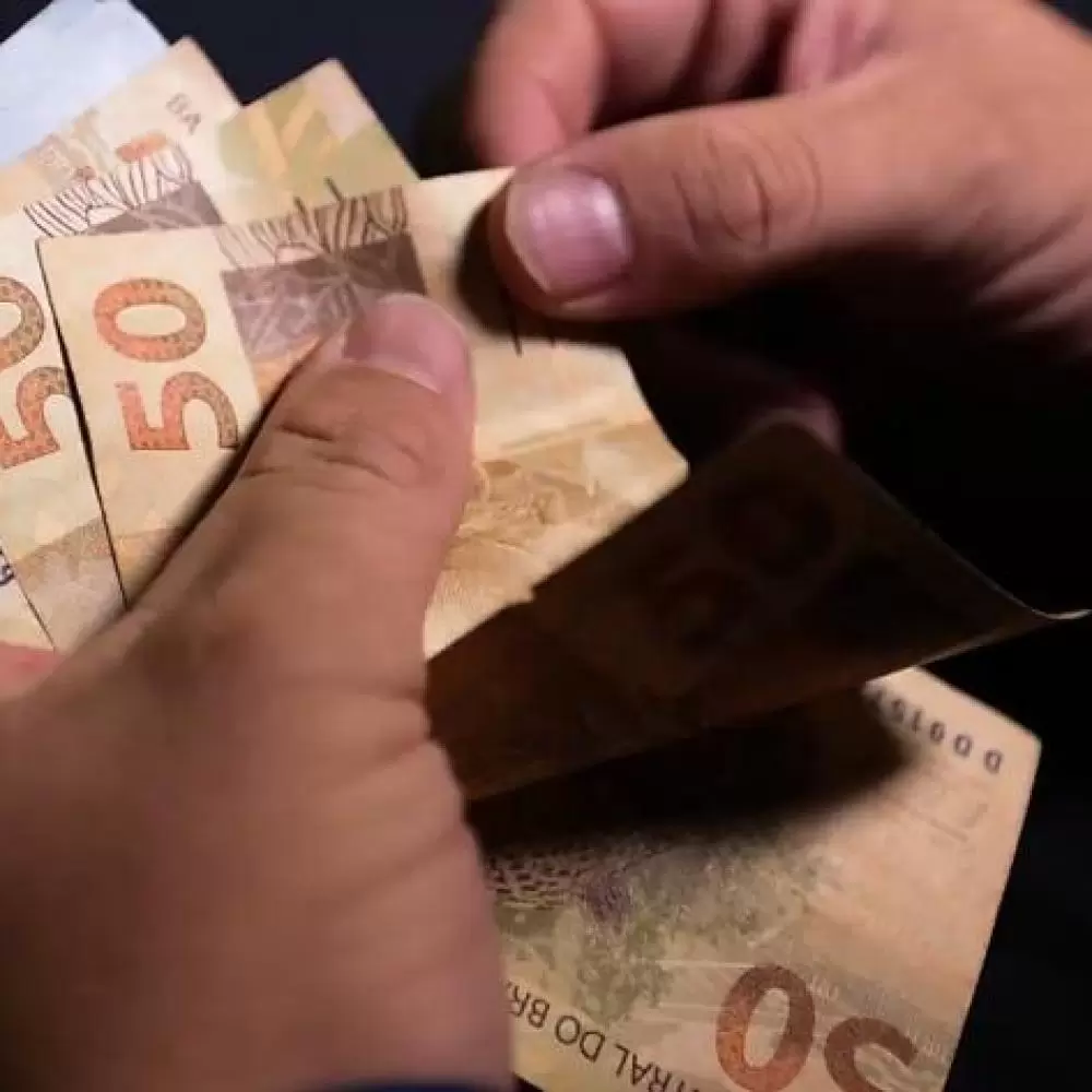  Supersalários: 1% dos servidores brasileiros custam R$ 20 bilhões aos cofres públicos