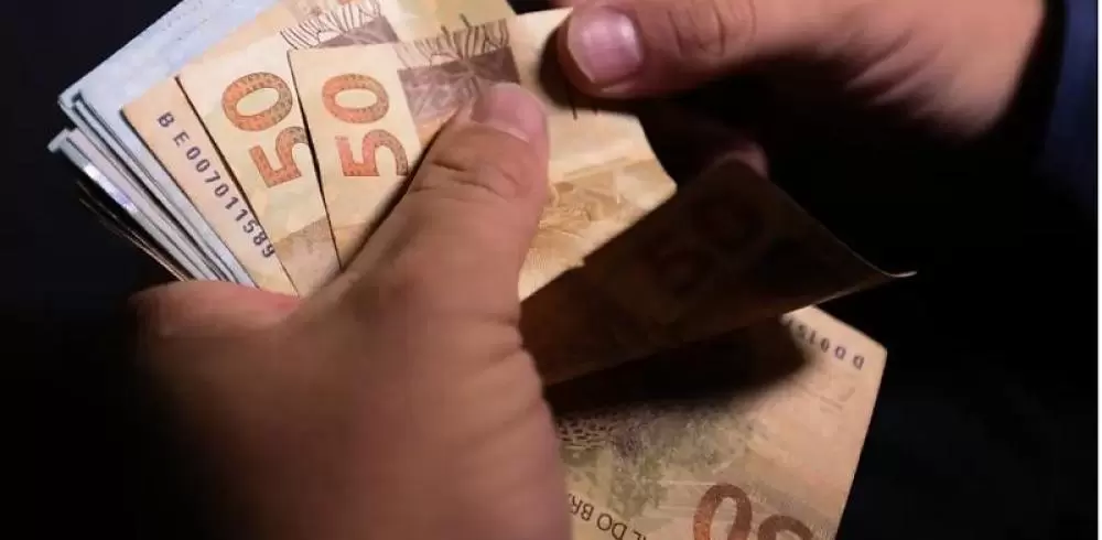  Supersalários: 1% dos servidores brasileiros custam R$ 20 bilhões aos cofres públicos