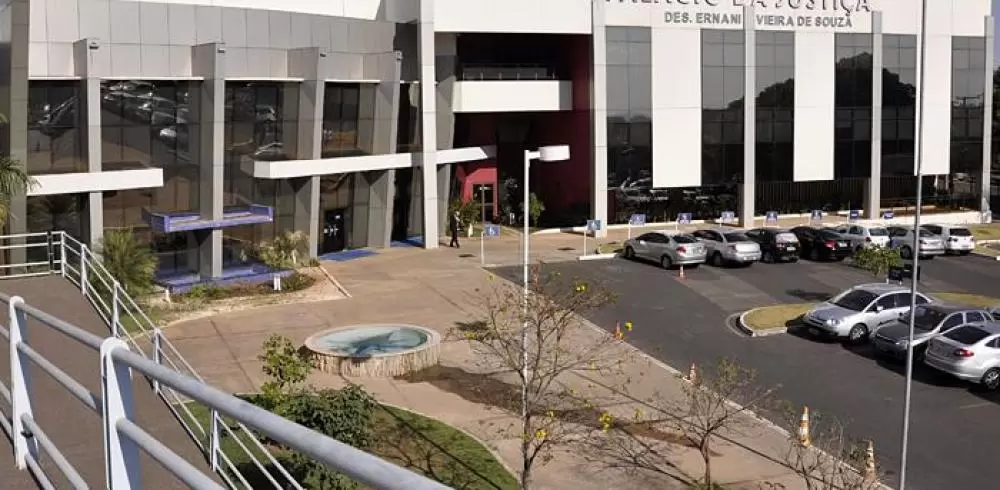 TJ nega devolver auxílio de R$ 10 mil pago a servidores e mantém desconto determinado pelo CNJ TJ nega devolver auxílio de R$ 10 mil pago a servidores e mantém desconto determinado pelo CNJ