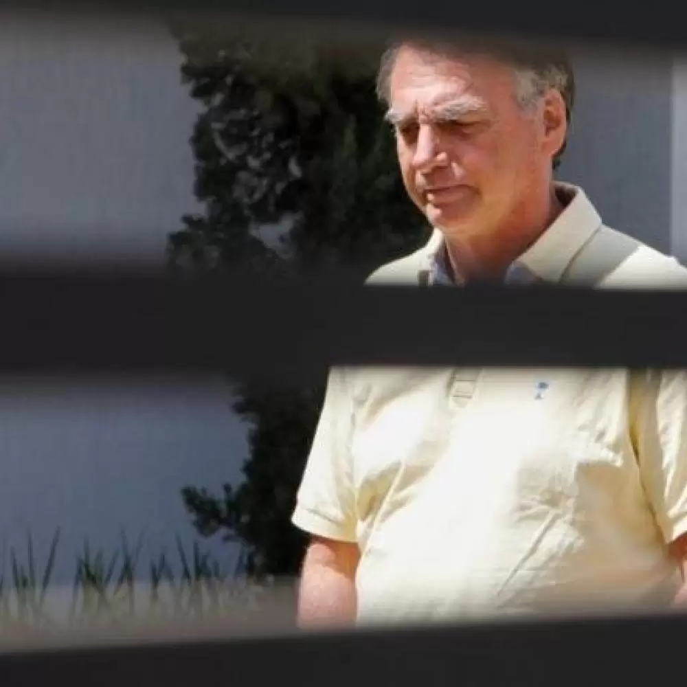 Tornozeleira de Bolsonaro apresentou falhas pouco antes do jogo do Brasil Tornozeleira de Bolsonaro apresentou falhas pouco antes do jogo do Brasil